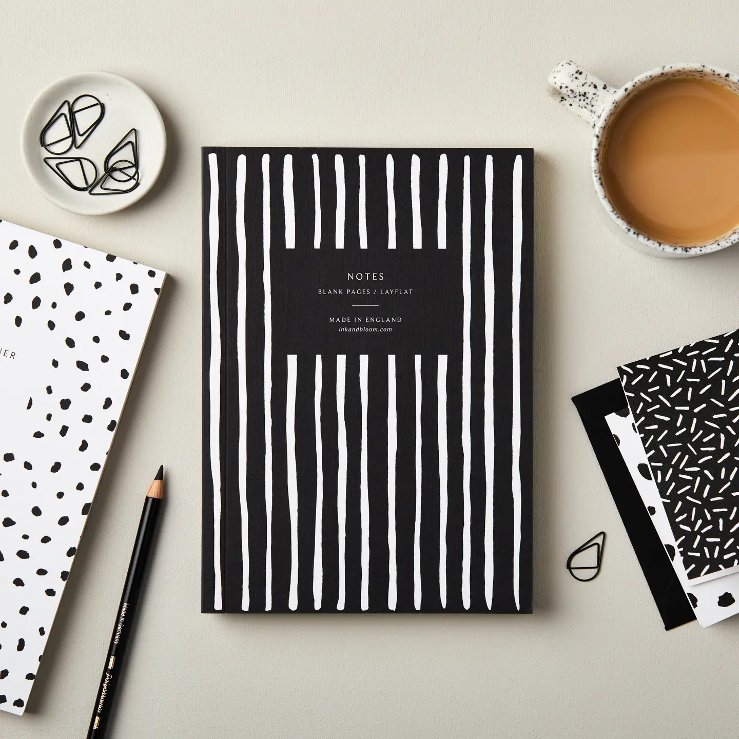 boek streep zwart wit